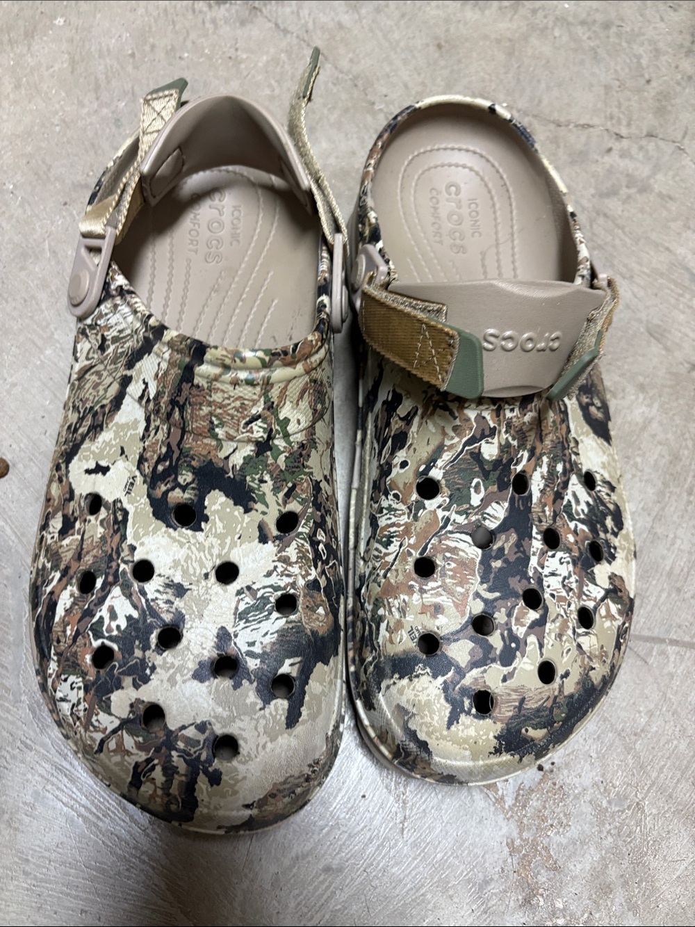 CROCS men’s Clog in Tan Camo Print size 13 with adjustable strap